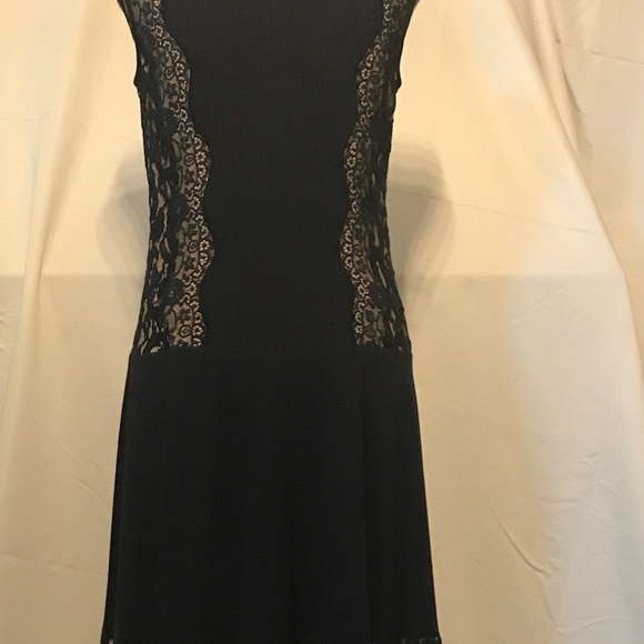 Evening Knee-Length Sleeveless Dress - Picture 4 of 5